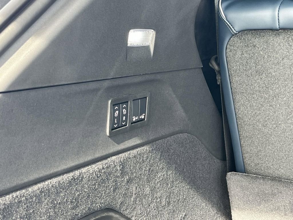 2025 Cadillac Escalade IQ Luxury 2 - Photo 32