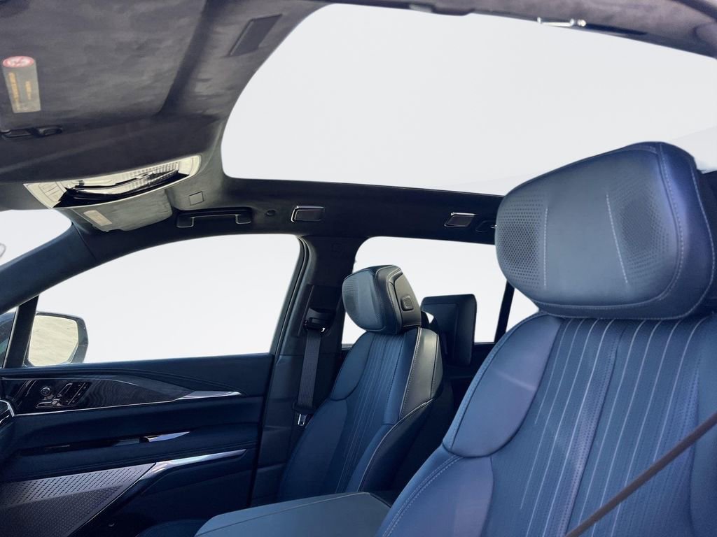 2025 Cadillac Escalade IQ Luxury 2 - Photo 26