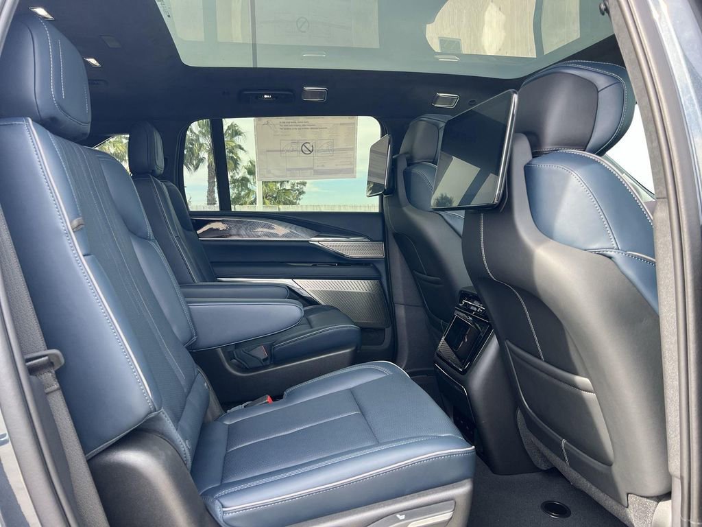 2025 Cadillac Escalade IQ Luxury 2 - Photo 33