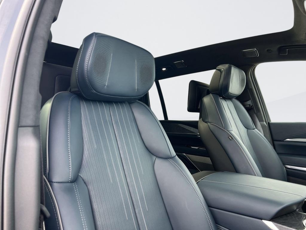 2025 Cadillac Escalade IQ Luxury 2 - Photo 36