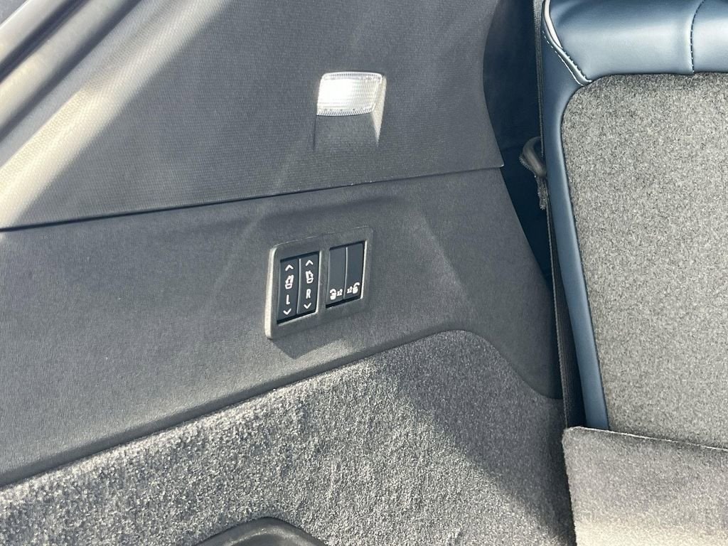 2025 Cadillac Escalade IQ Luxury 2 - Photo 32