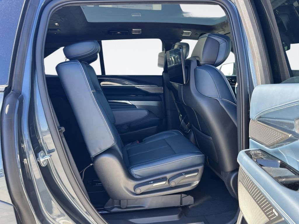2025 Cadillac Escalade IQ Luxury 2 - Photo 33