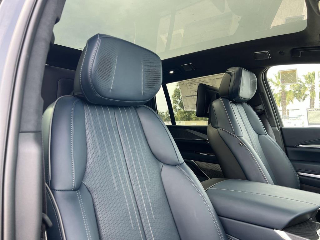 2025 Cadillac Escalade IQ Luxury 2 - Photo 36
