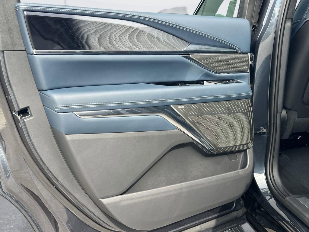 2025 Cadillac Escalade IQ Luxury 2 - Photo 27
