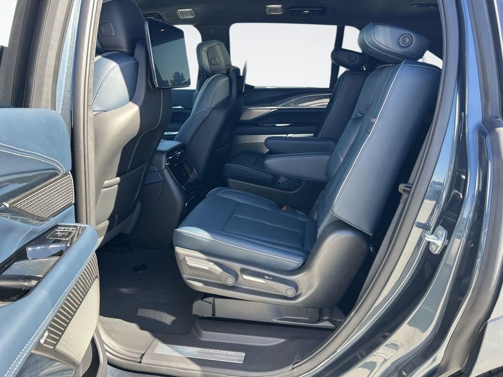 2025 Cadillac Escalade IQ Luxury 2 - Photo 28