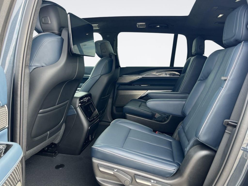 2025 Cadillac Escalade IQ Luxury 2 - Photo 28