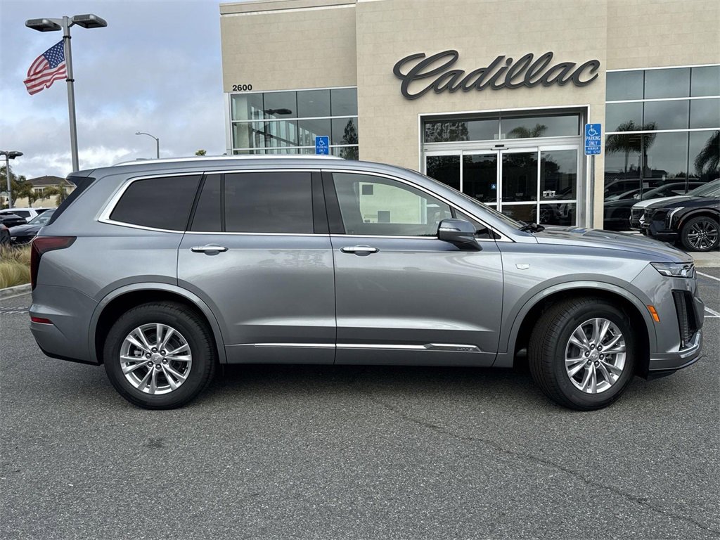 2025 Cadillac XT6 Luxury photo 3