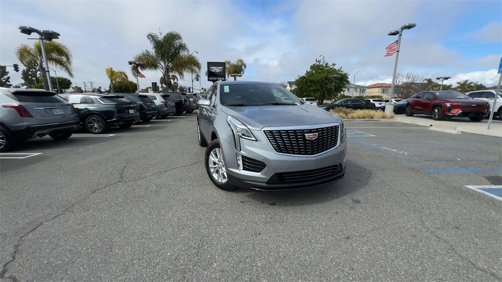 2025 Cadillac XT5 Luxury photo 2