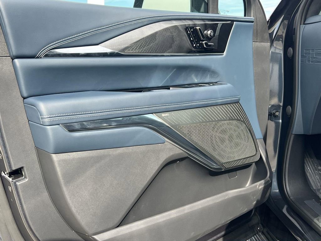 2025 Cadillac Escalade IQ Luxury 2 - Photo 10