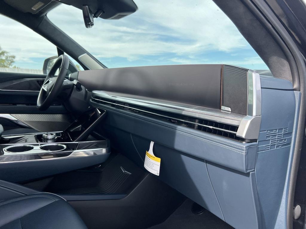 2025 Cadillac Escalade IQ Luxury 2 - Photo 35