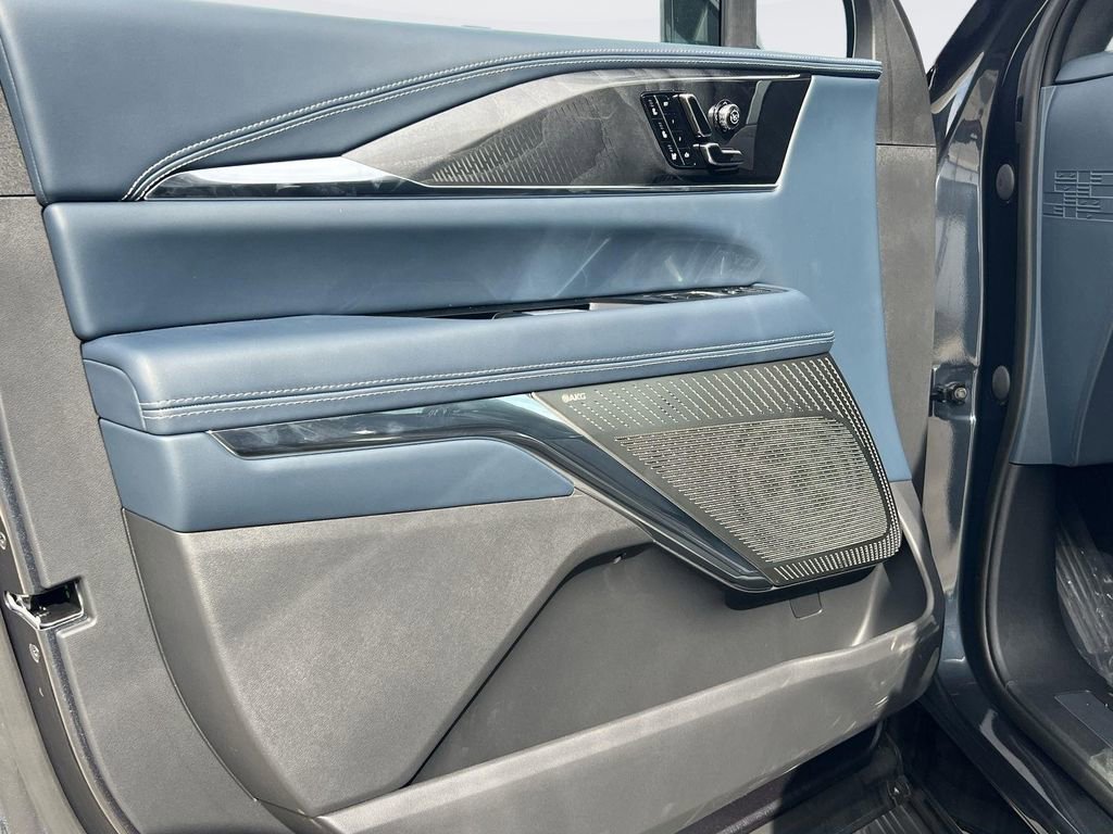 2025 Cadillac Escalade IQ Luxury 2 - Photo 10