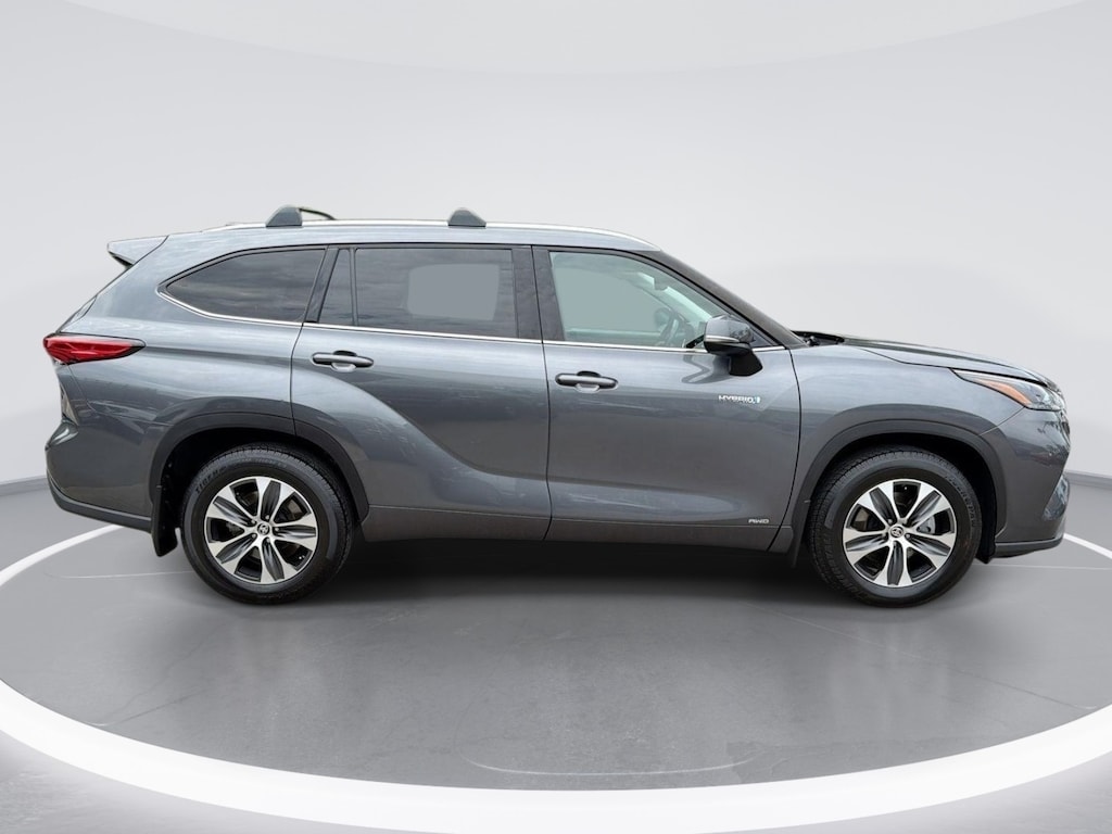 Used 2021 Toyota Highlander Hybrid XLE