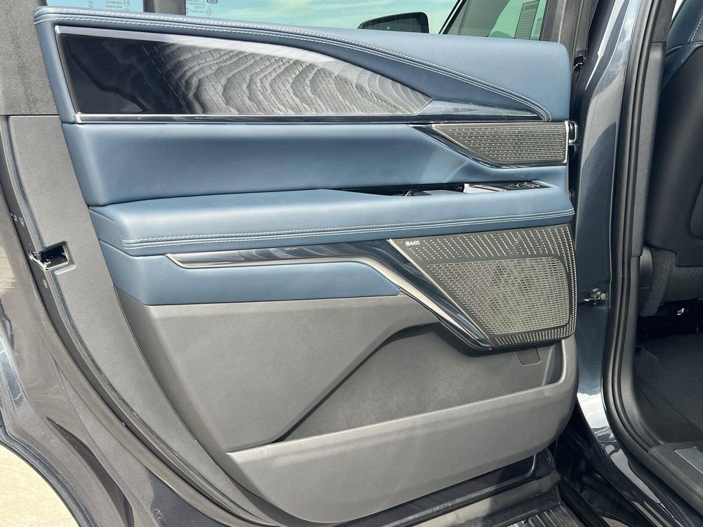 2025 Cadillac Escalade IQ Luxury 2 - Photo 27
