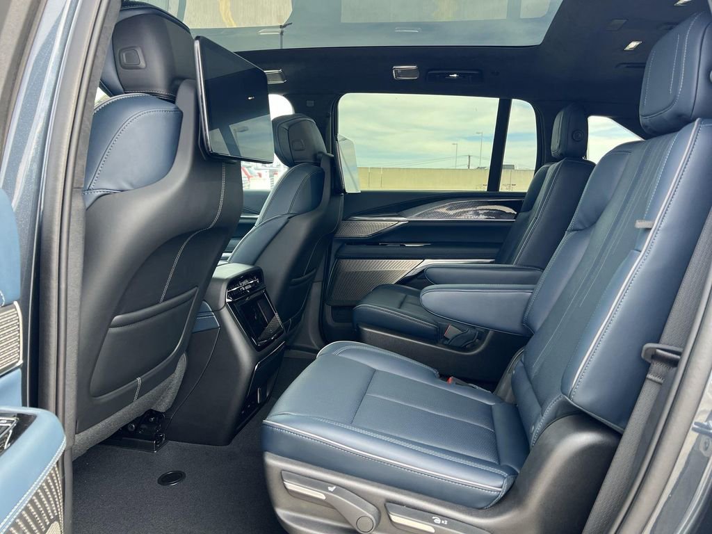 2025 Cadillac Escalade IQ Luxury 2 - Photo 28
