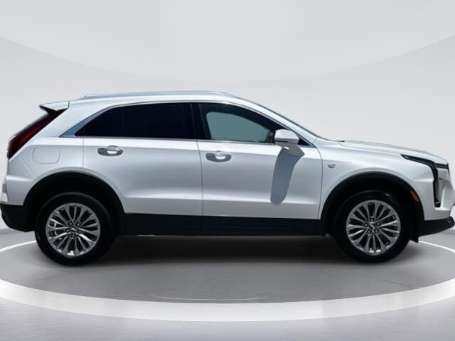 2024 Cadillac XT4 Premium Luxury photo 2