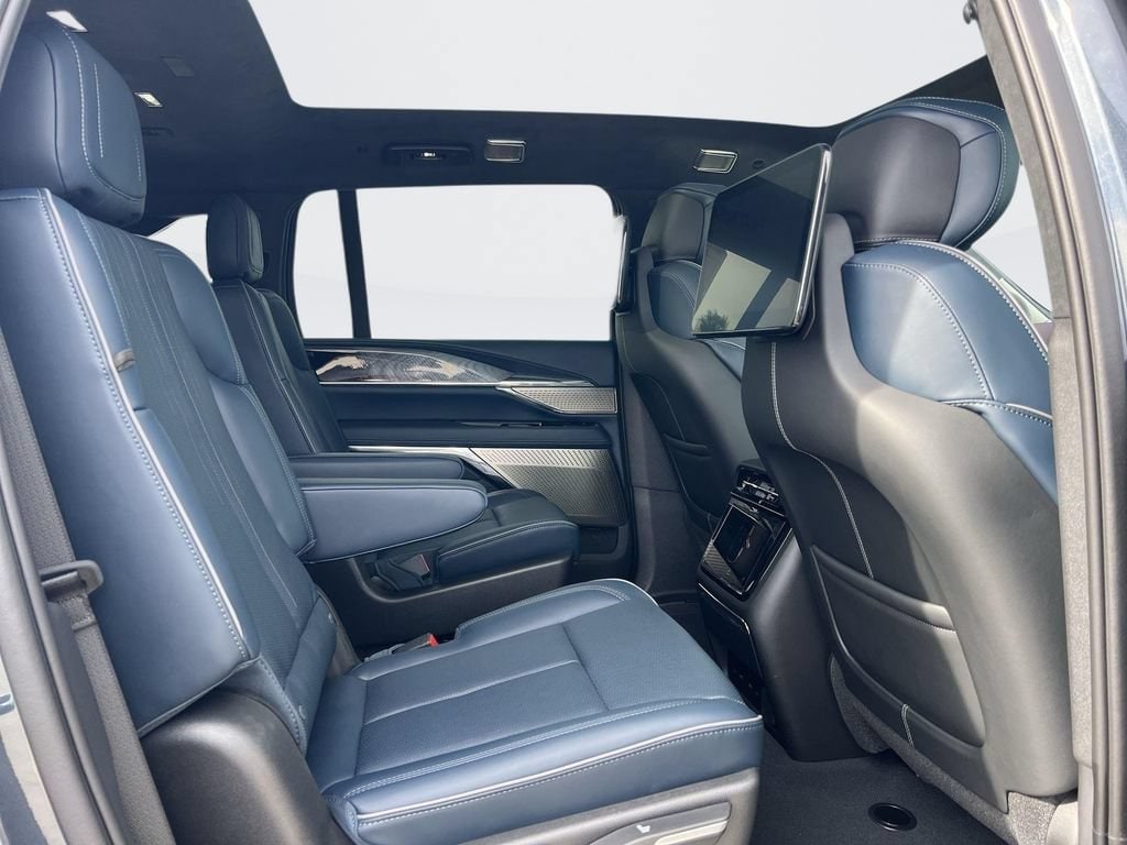 2025 Cadillac Escalade IQ Luxury 2 - Photo 33