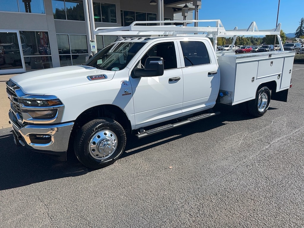 New 2026 Ram 3500 Chassis Cab 3500 TRADESMAN CREW CAB CHASSIS 4X4 60' CA Pickup