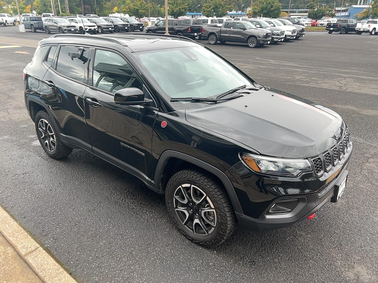 2024 Jeep Compass Trailhawk photo 3
