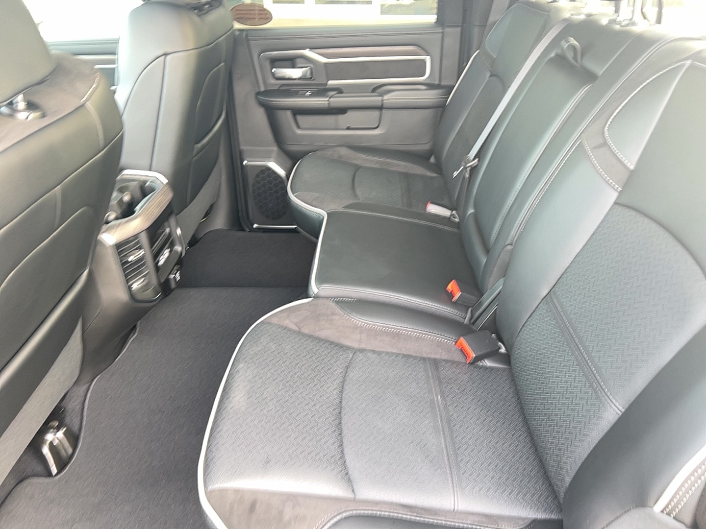 2026 RAM 2500 Laramie - Photo 33