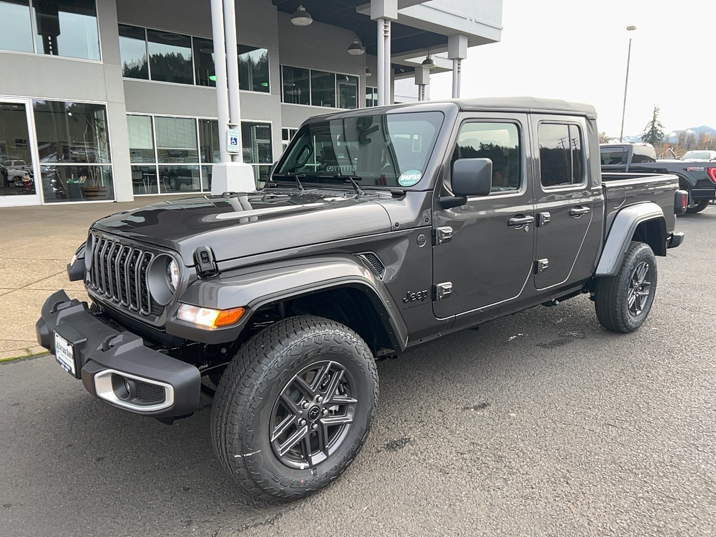 2026 Jeep Gladiator Sport S's photo