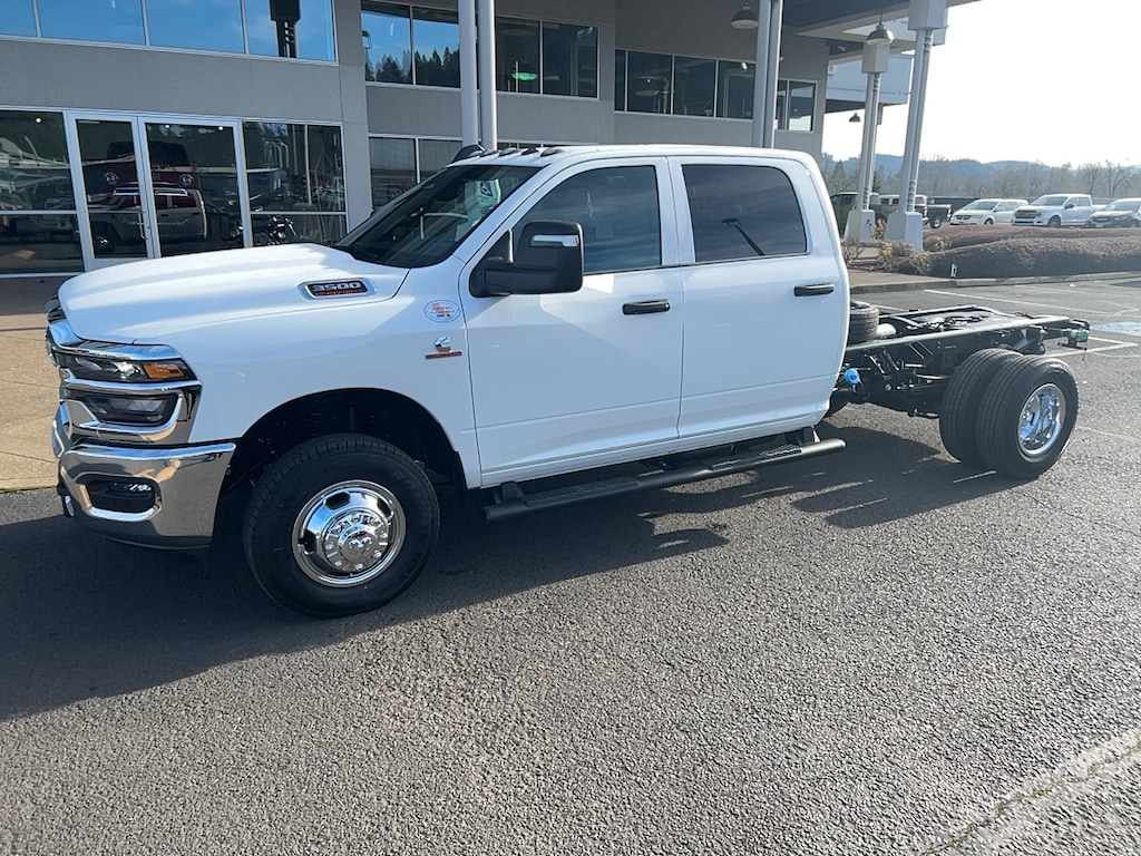 2026 Ram 3500 Tradesman photo 2