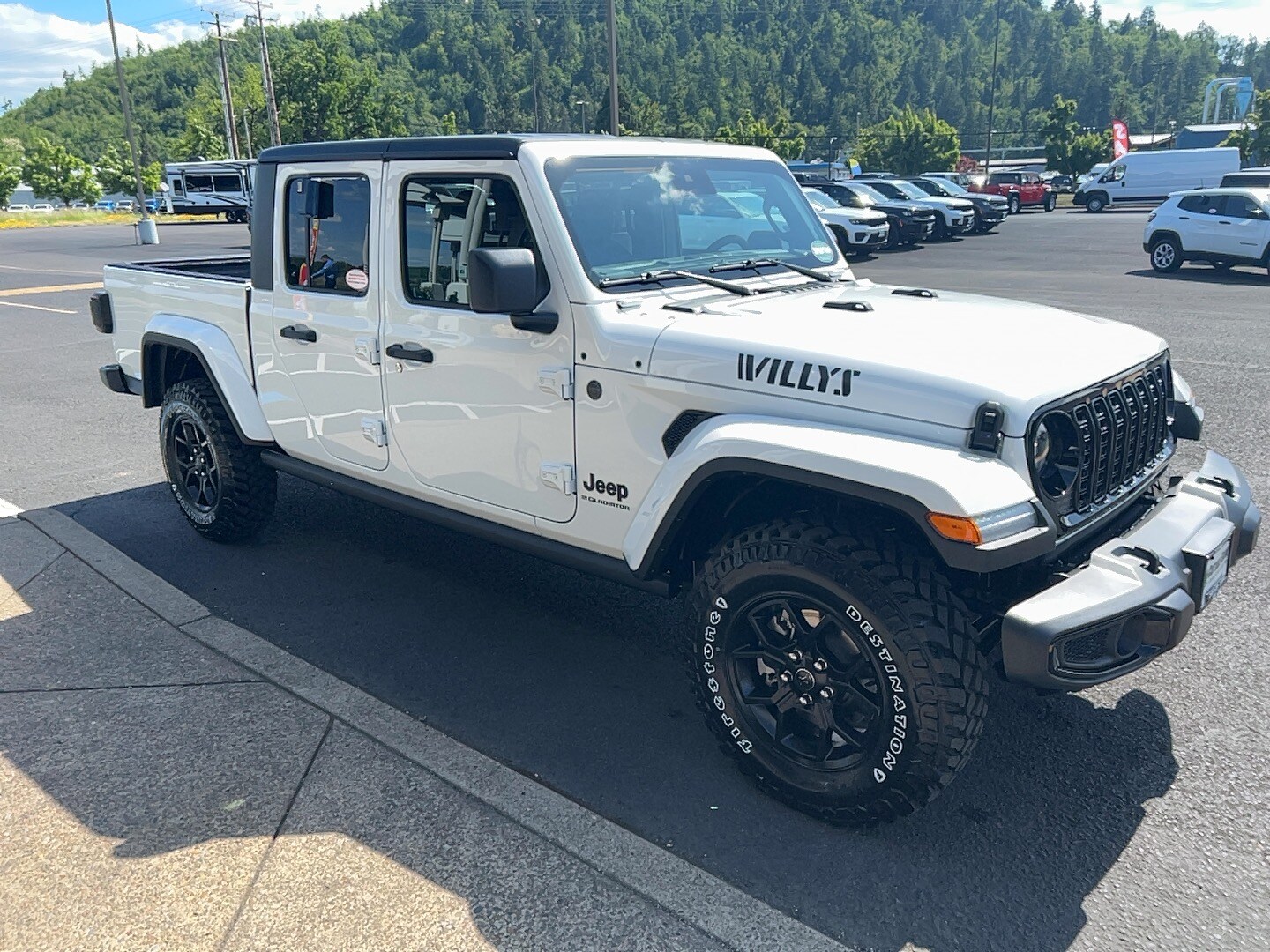 2025 Jeep Gladiator Willys photo 2
