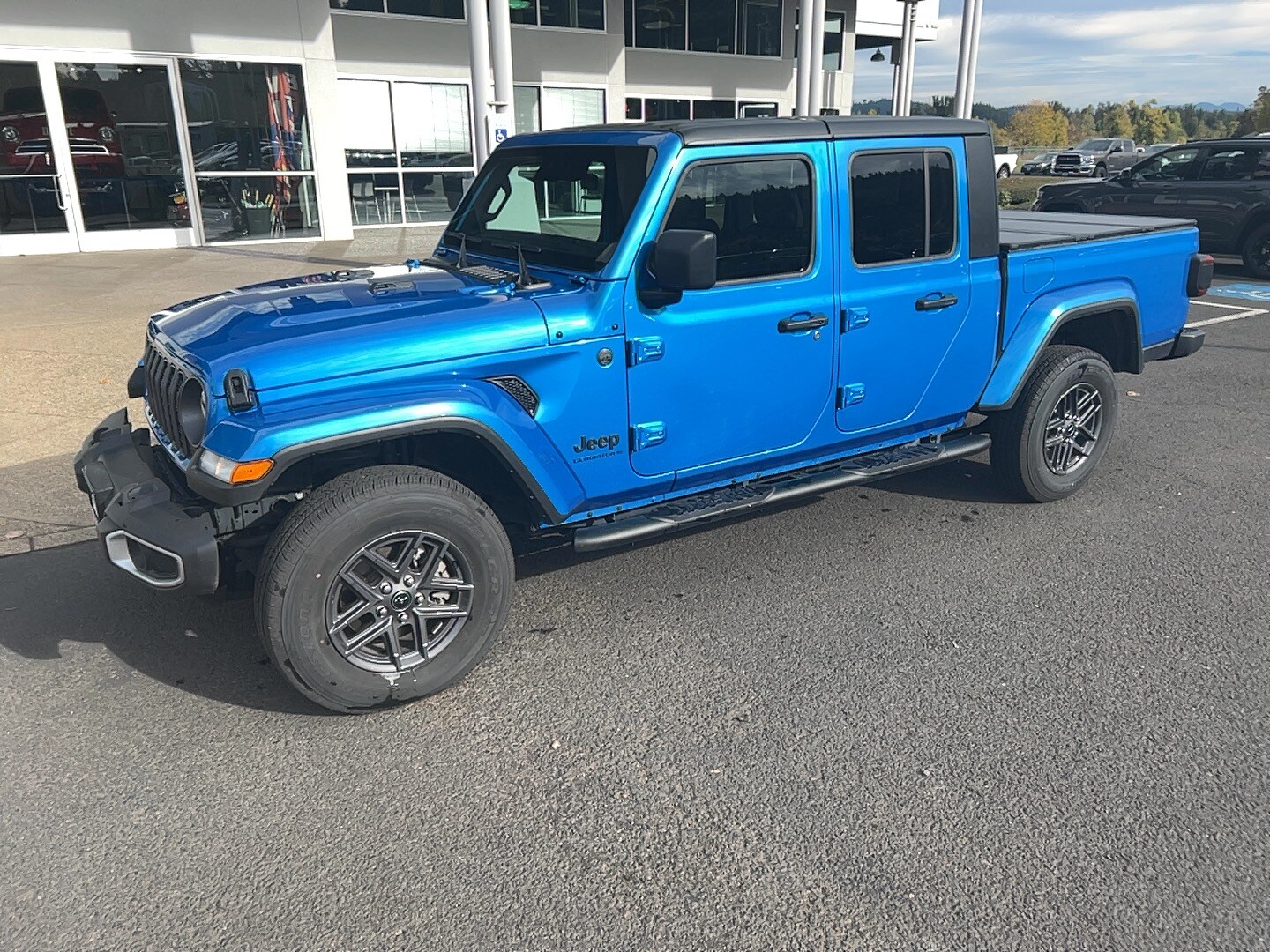 2024 Jeep Gladiator Sport photo 2