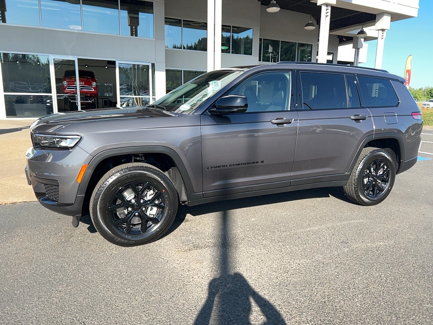 2025 Jeep Grand Cherokee Altitude photo 2