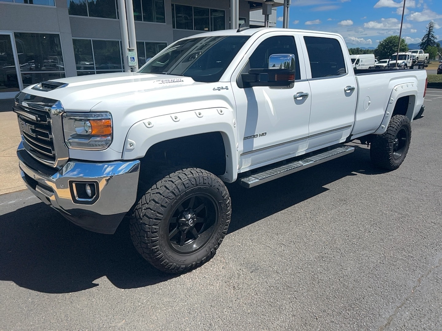 2019 GMC Sierra 4WD Crew Cab Standard Box SLT's photo