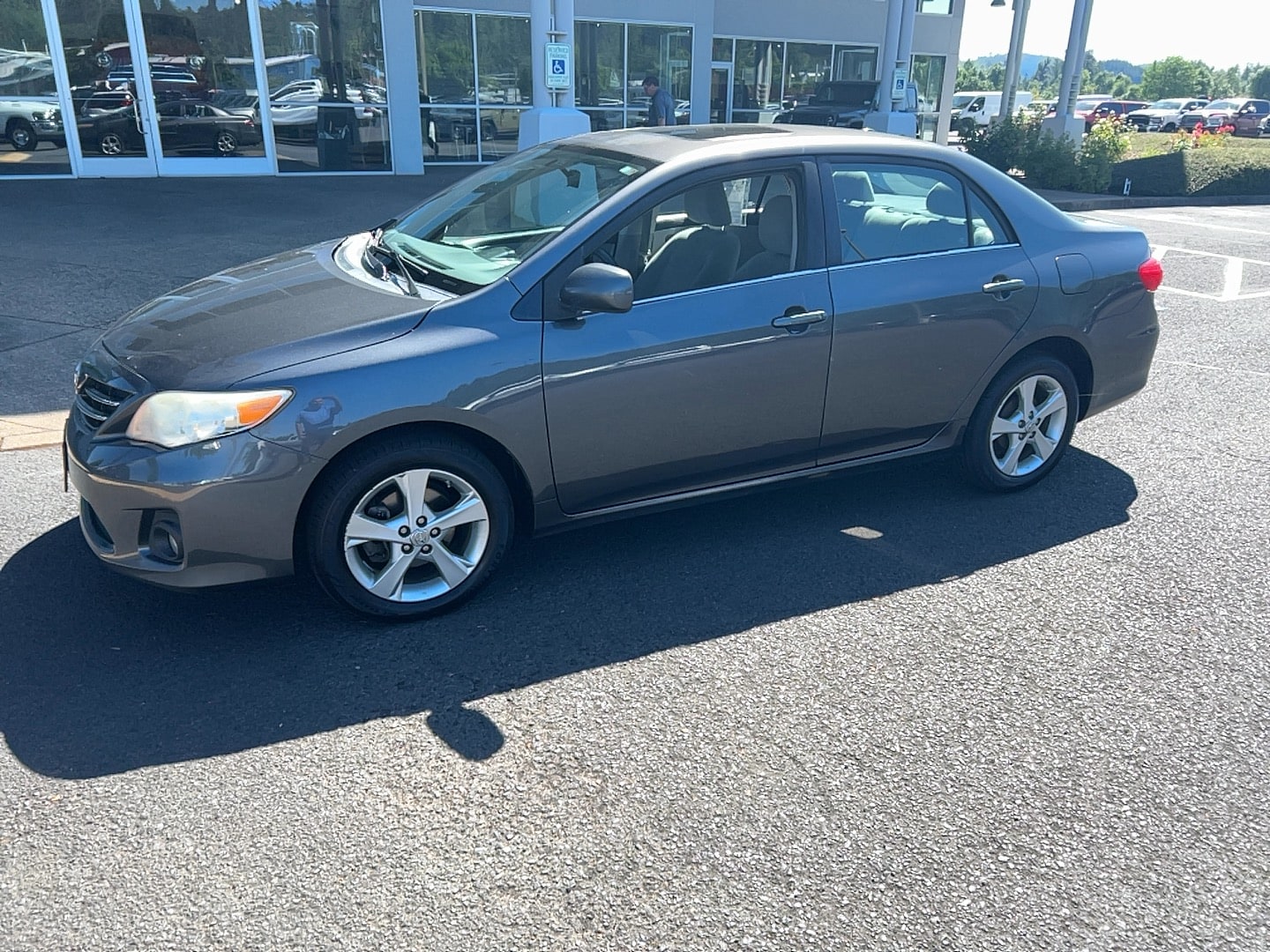Used 2013 Toyota Corolla LE with VIN 5YFBU4EE5DP154675 for sale in Cottage Grove, OR