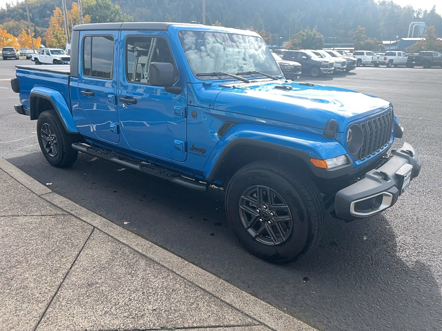2024 Jeep Gladiator Sport photo 3