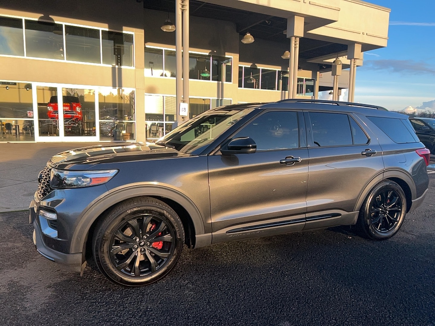 2020 Ford Explorer ST's photo