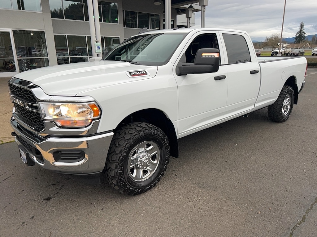 2024 Ram 3500 Tradesman photo 2