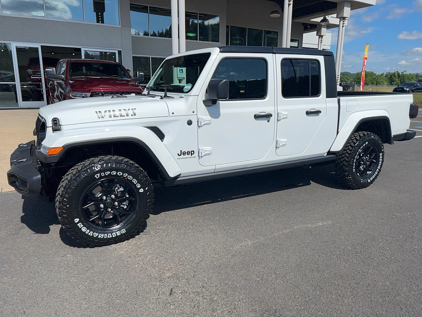 2025 Jeep Gladiator Willys photo 3