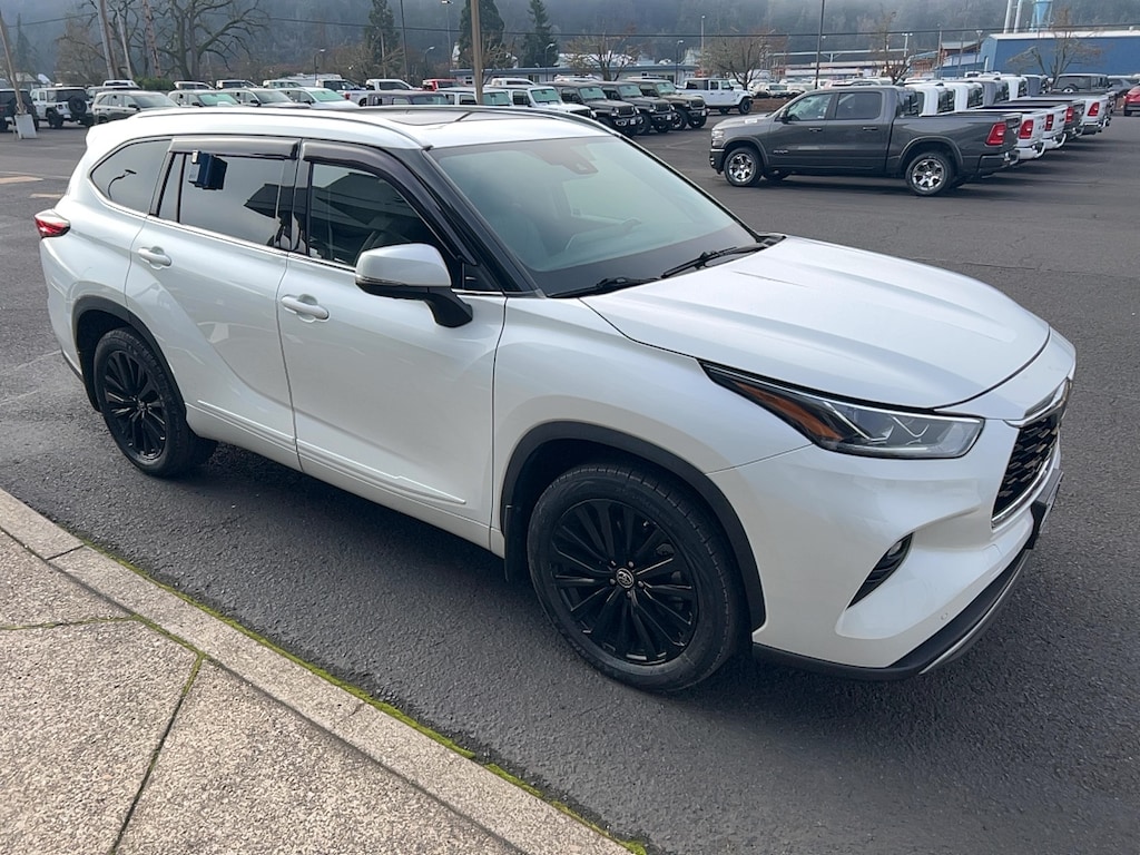 2022 Toyota Highlander Platinum photo 3