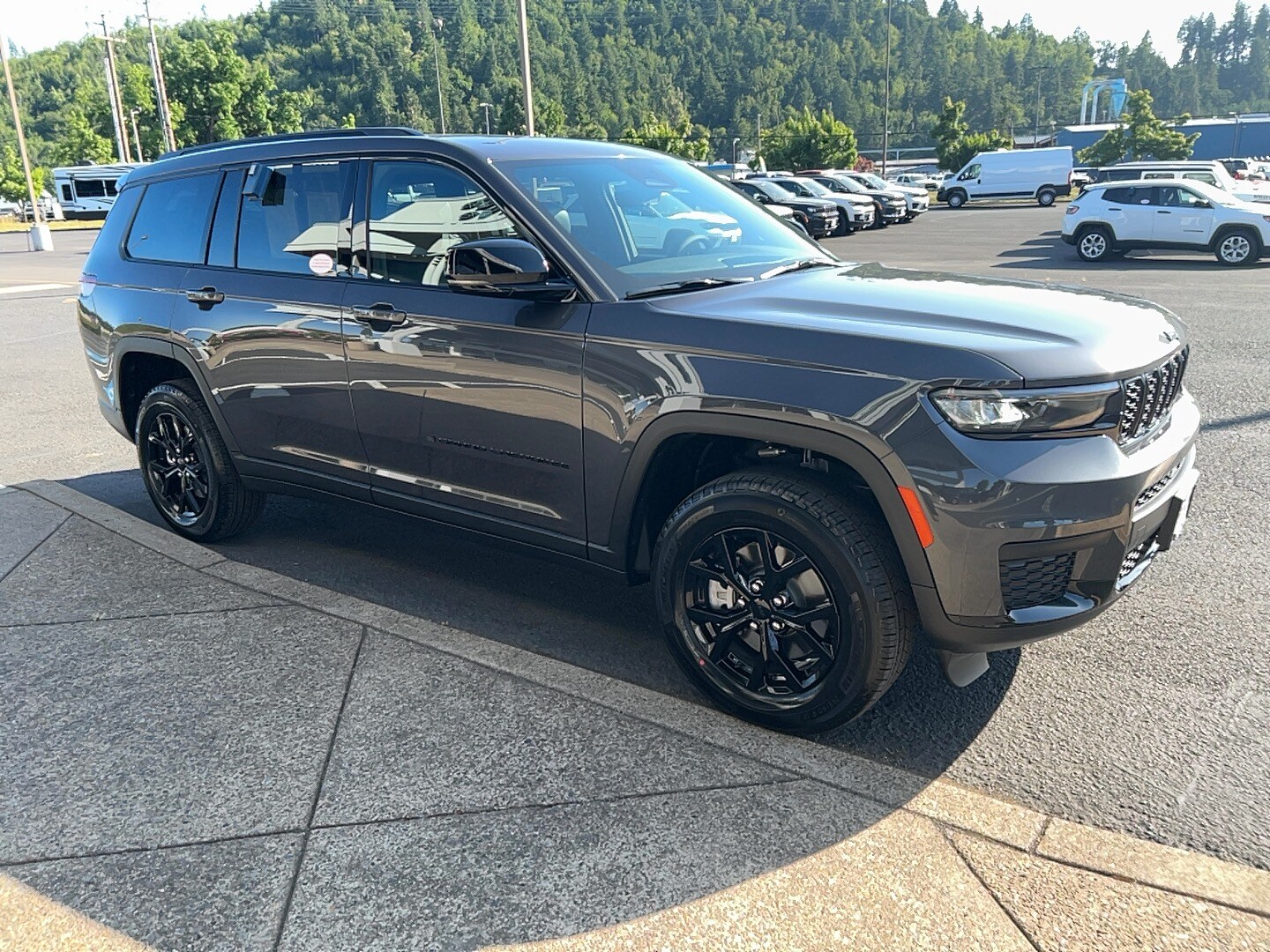 2025 Jeep Grand Cherokee Altitude photo 4