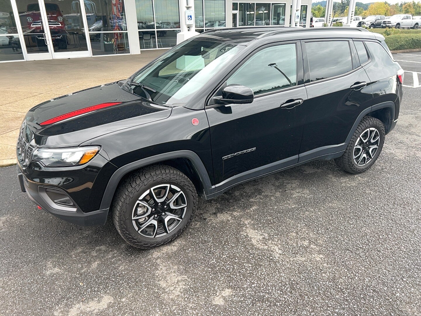 2024 Jeep Compass Trailhawk photo 2