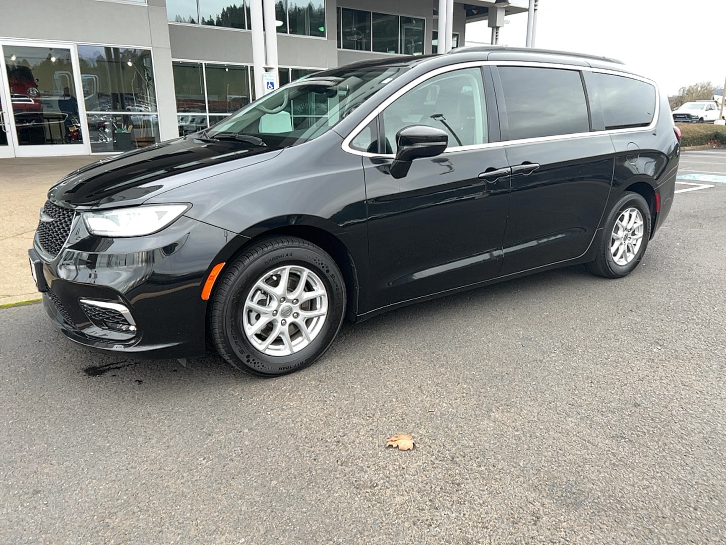 2020 Chrysler Pacifica Touring L's photo