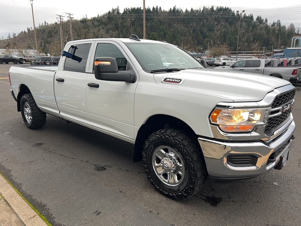 2024 Ram 3500 Tradesman photo 3