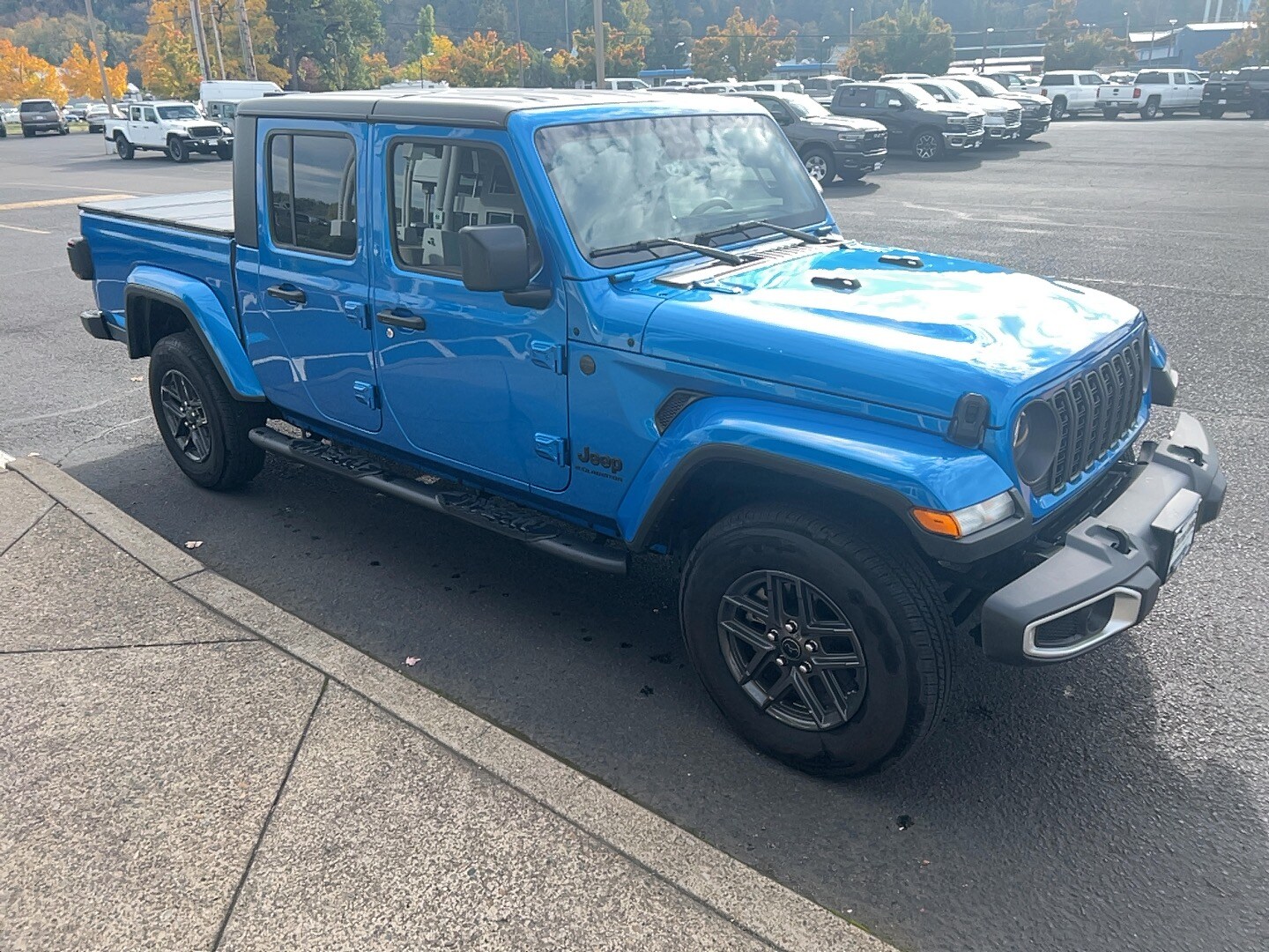 2024 Jeep Gladiator Sport photo 4