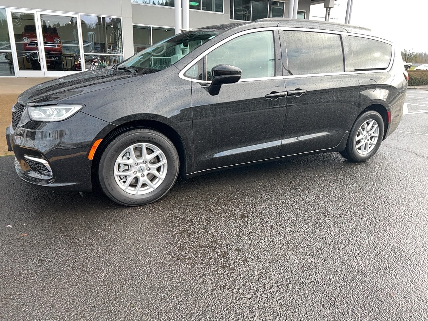 2022 Chrysler Pacifica Touring L's photo