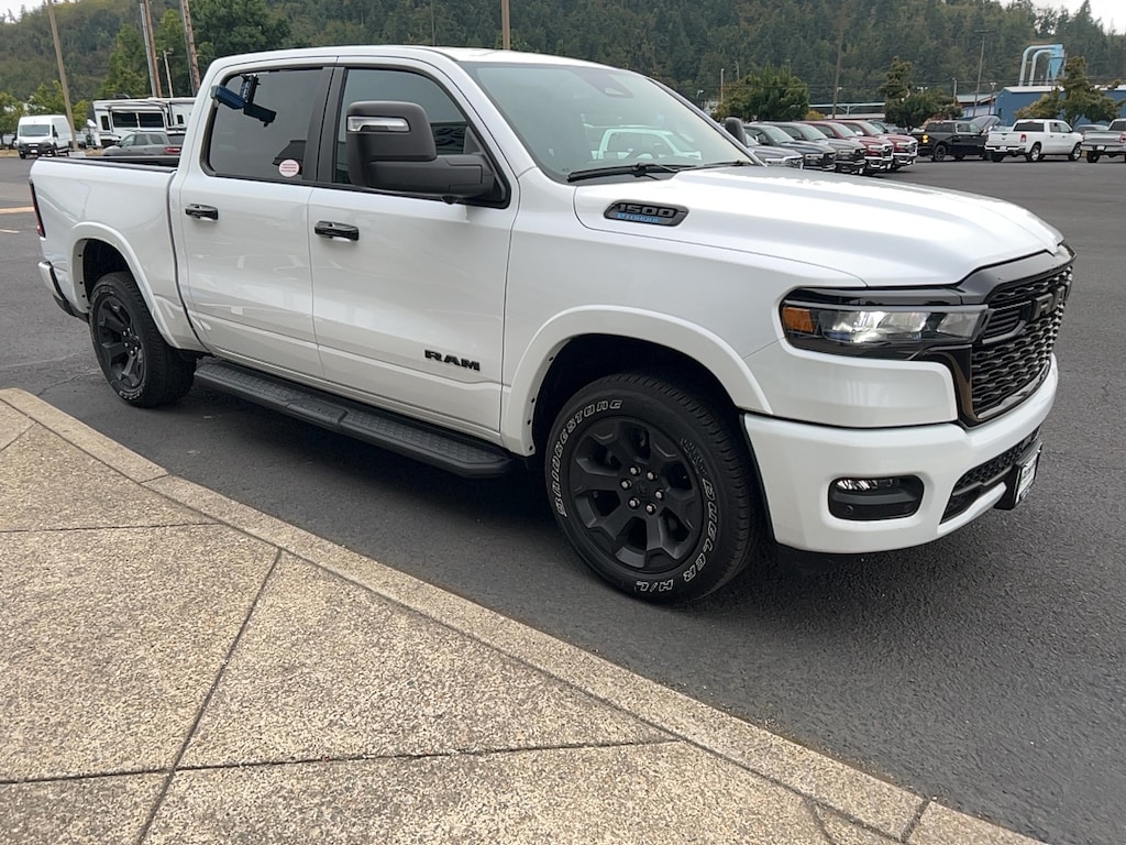 New 2025 Ram 1500 BIG HORN CREW CAB 4X4 5'7 BOX Pickup