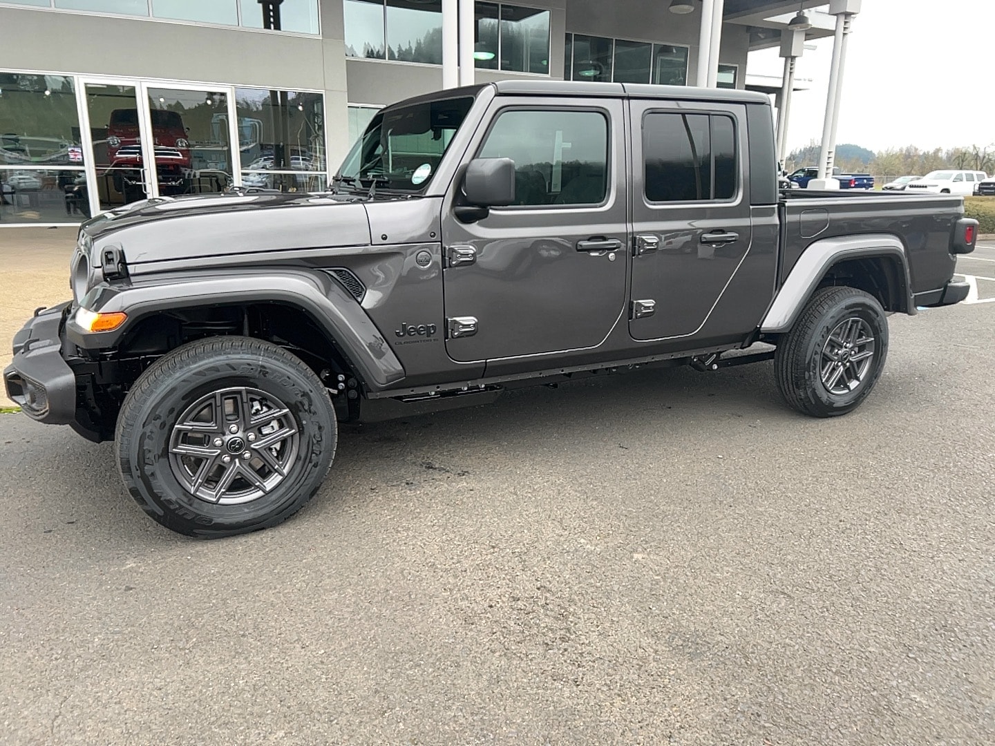 2026 Jeep Gladiator Sport S's photo