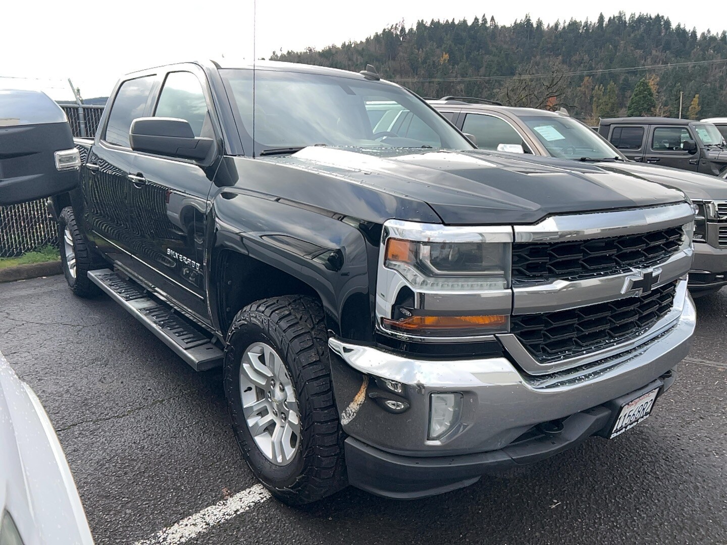 2018 Chevrolet Silverado 1500 LT photo 2