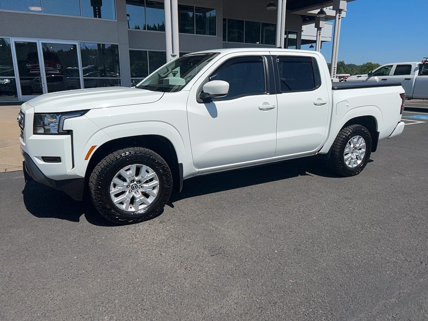 2022 Nissan Frontier SV Crew Cab 4X4 SWB's photo