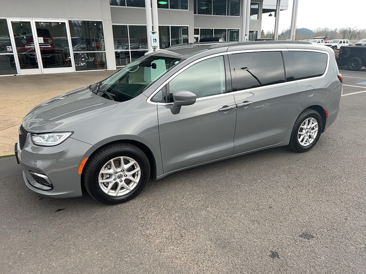 2022 Chrysler Pacifica Touring L's photo