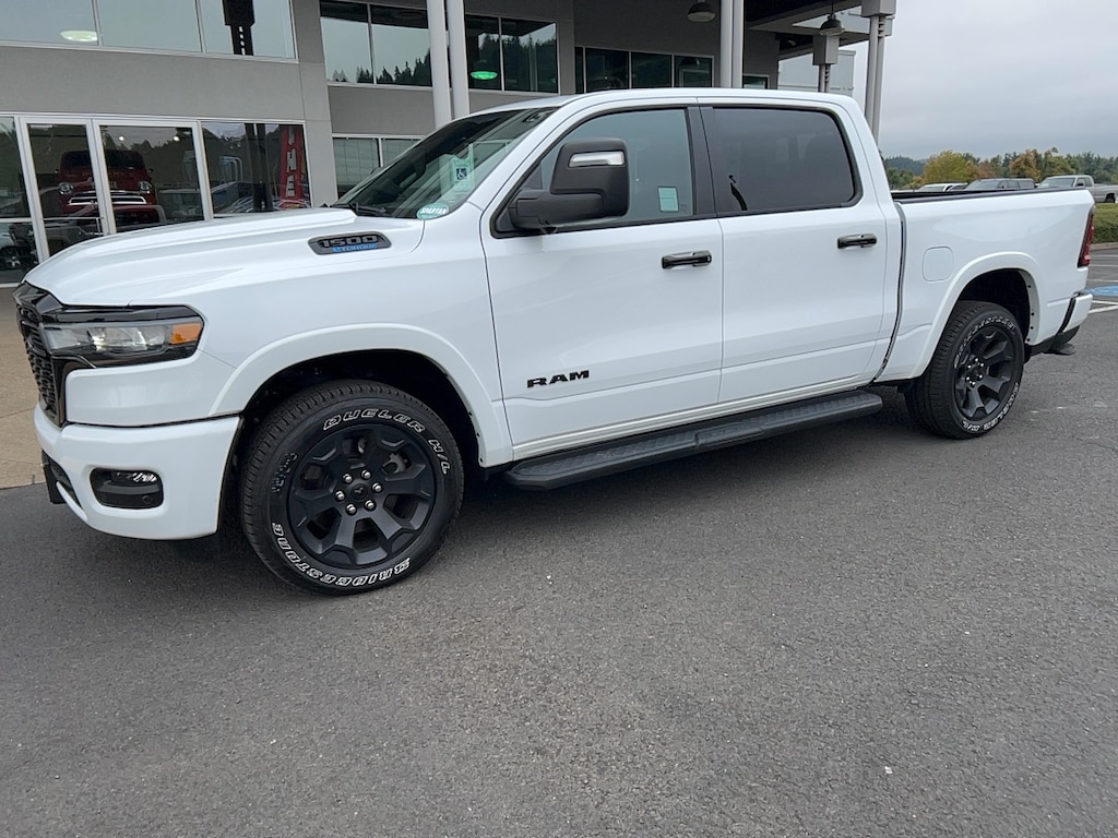 New 2025 Ram 1500 BIG HORN CREW CAB 4X4 5'7 BOX Pickup