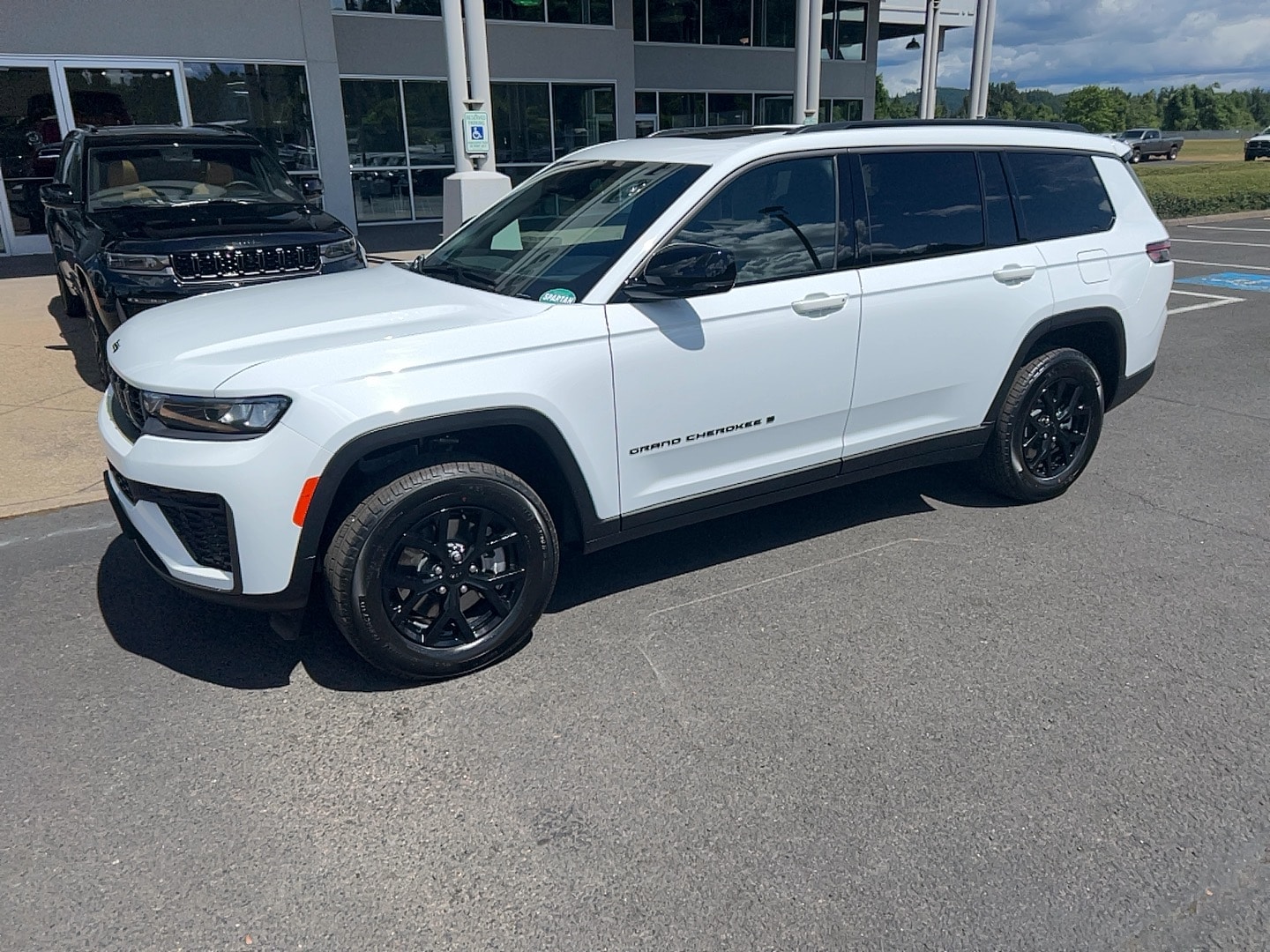 2026 Jeep Grand Cherokee L Laredo Altitude 4x4's photo