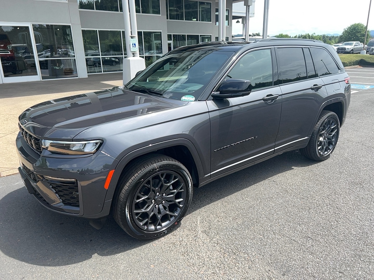 2026 Jeep Grand Cherokee Summit 4x4's photo