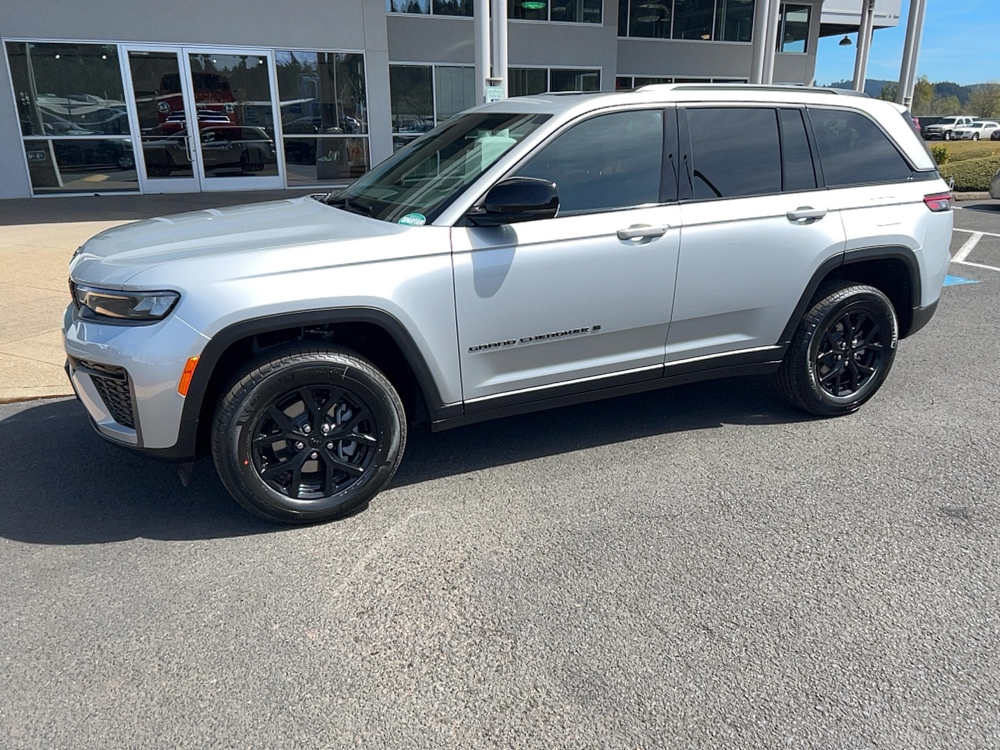 2026 Jeep Grand Cherokee Laredo Altitude 4x4's photo